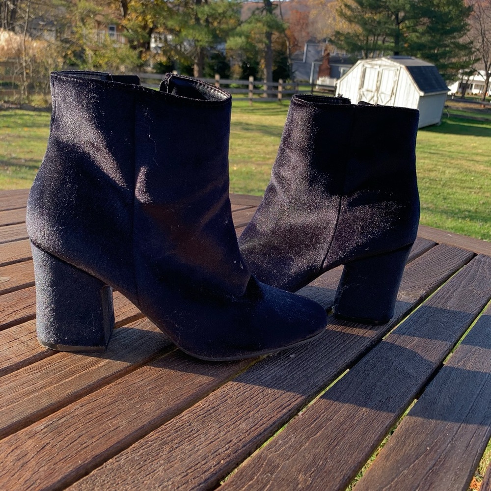 Unisa Black Booties